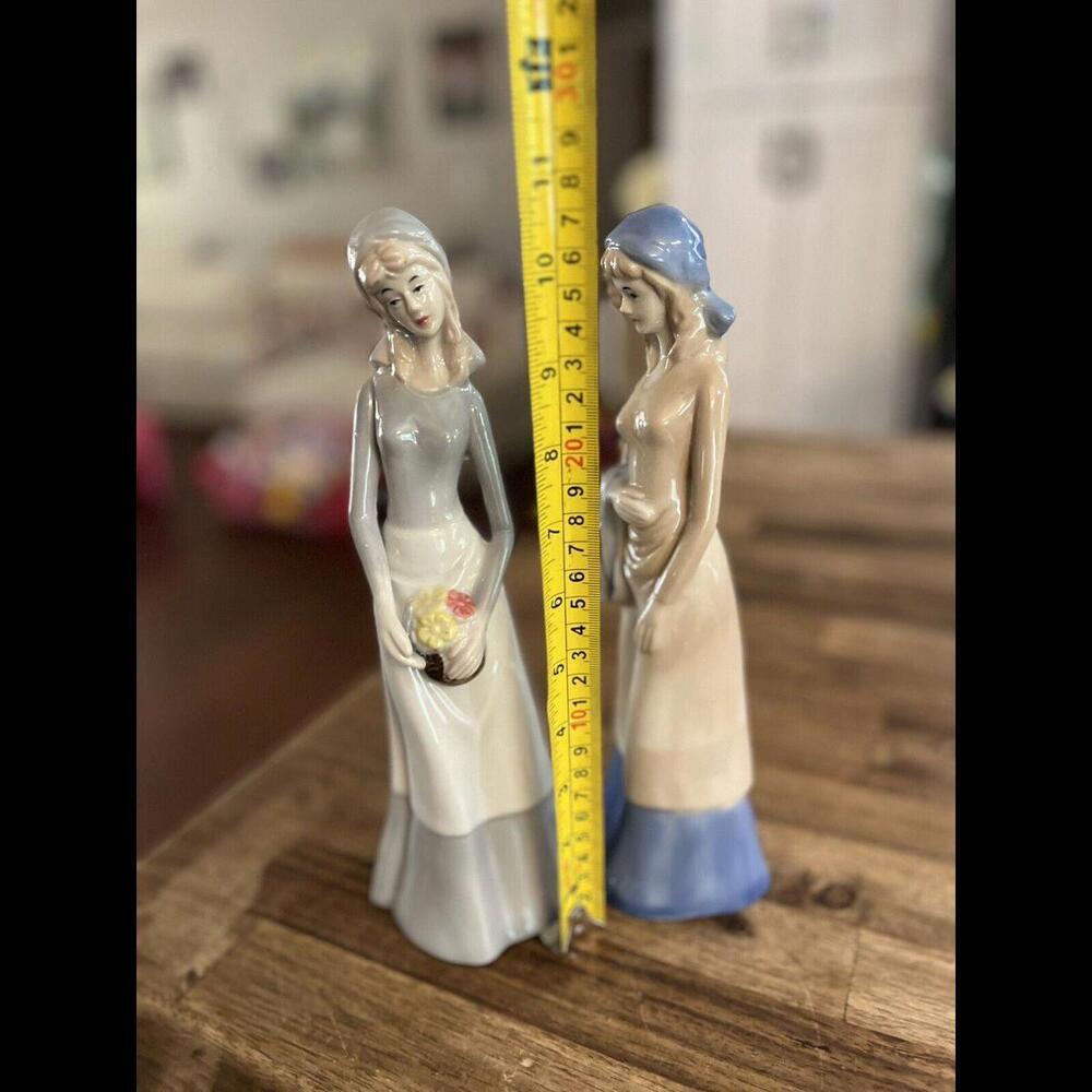 Vintage Porcelain Peasant Lady Figurines Set of‎ 2 Maidens 1990s Brinnco 10" - Picture 4 of 7